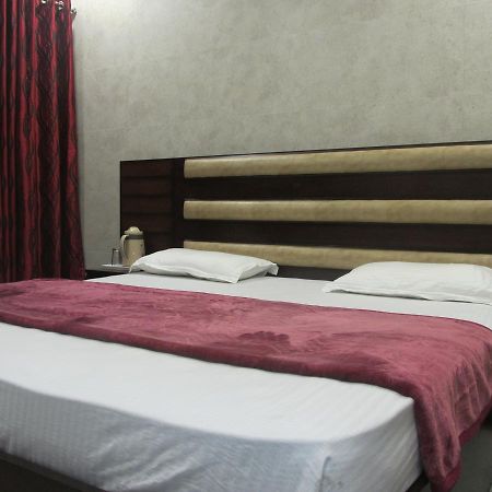 Hotel Silk Haldwāni Eksteriør billede