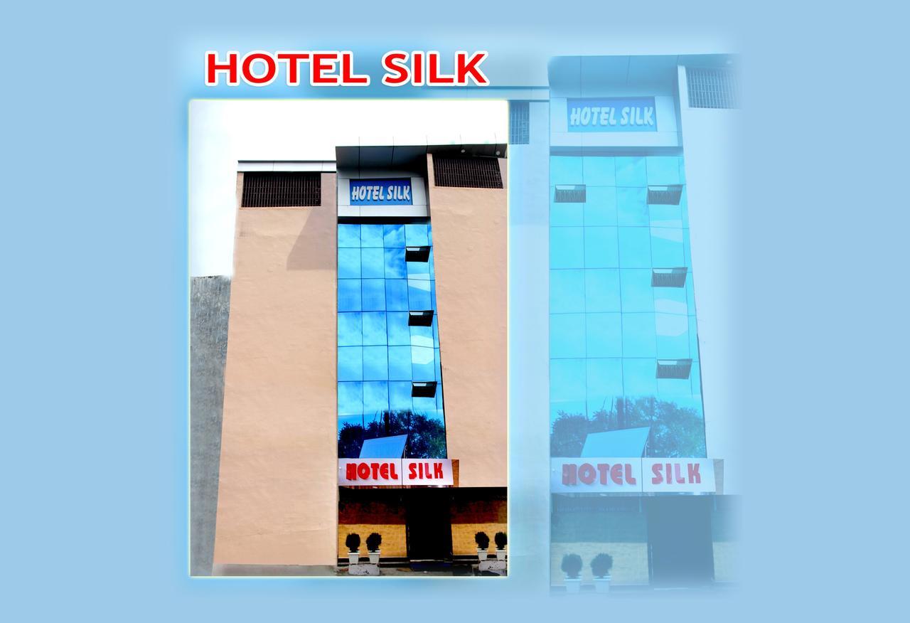 Hotel Silk Haldwāni Eksteriør billede