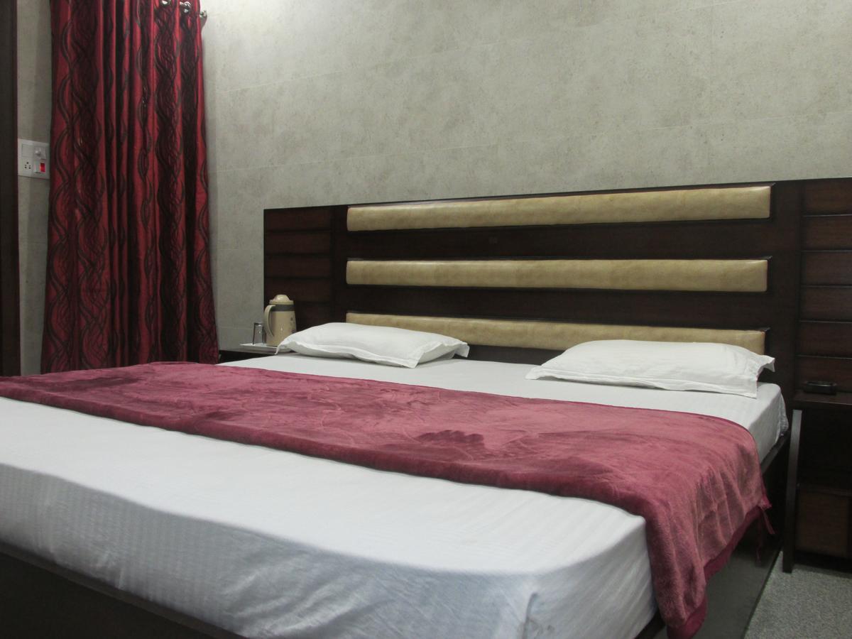 Hotel Silk Haldwāni Eksteriør billede